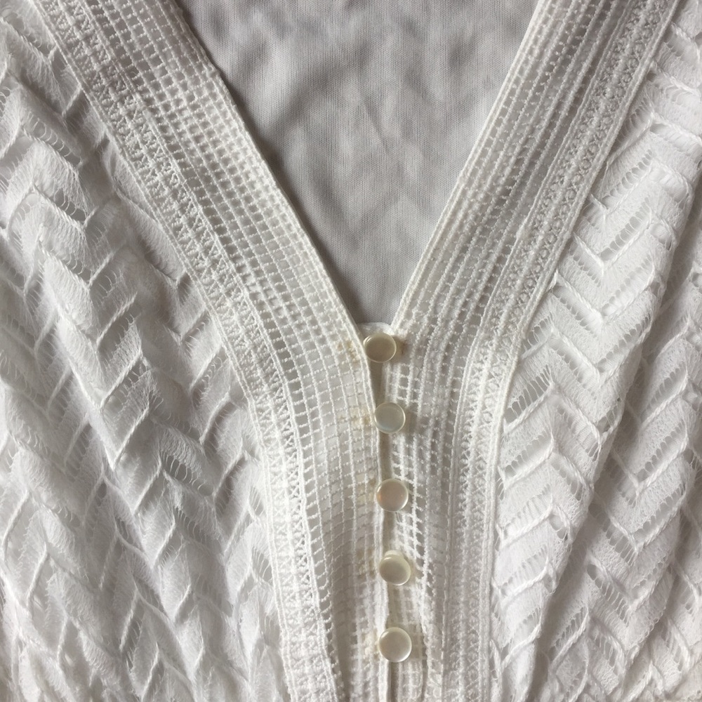 🌺 HP 🌺 J. Glee White dress w/ a V-neck featuring an overlay detail & 5-buttons - Picture 5 of 10